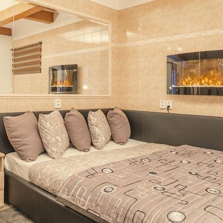 Wellness Studio! Finnish Sauna, Whirlpool, Gym & More! ปราก ภายนอก รูปภาพ