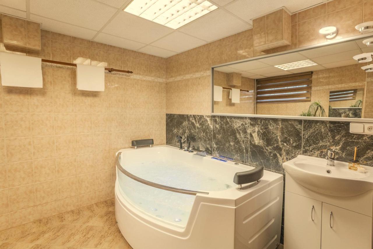Wellness Studio! Finnish Sauna, Whirlpool, Gym & More! ปราก ภายนอก รูปภาพ