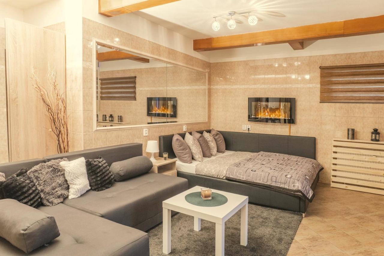 Wellness Studio! Finnish Sauna, Whirlpool, Gym & More! ปราก ภายนอก รูปภาพ